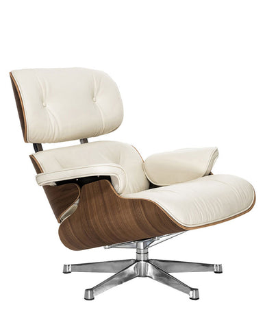 Eames Lounge Chair inspirálta pihenő fotel és ottomán dió furnér fafelülettel, törtfehér bőr kárpittal.