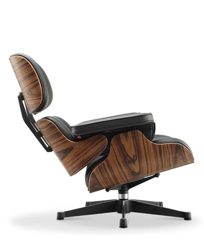 Eames Lounge Chair inspirálta pihenő fotel és ottomán rózsafa furnér fafelülettel, fekete bőr kárpittal.
