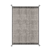 Szürke színű gyapjú szőnyeg.