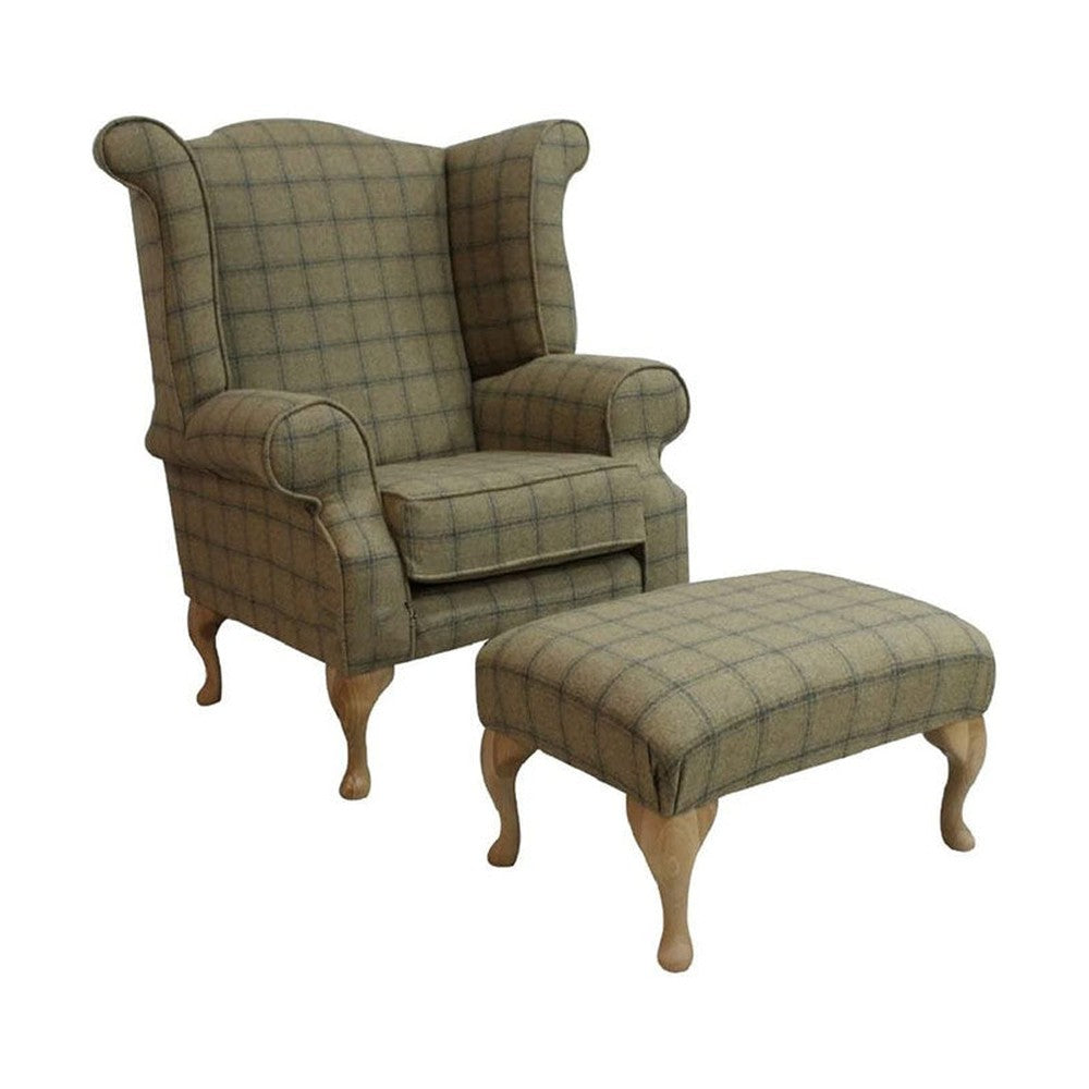 Khaki zöld színű kockás gyapjúszövettel kárpitozott Chesterfield fotel lábtartóval.