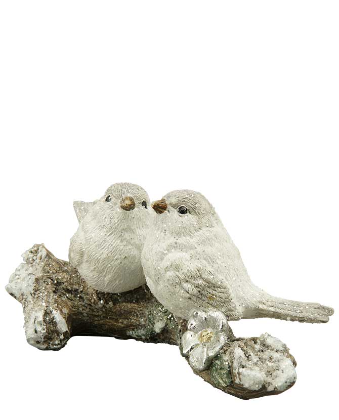 Vintage stílusú, deres felületű, karácsonyi téli madárkák ezüst színű hunyorral díszített jeges faágon.