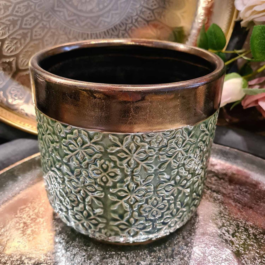 Hangulatos enteriőr fotó: dombormintás zöld Dalia kaspó dekorációs környezetben