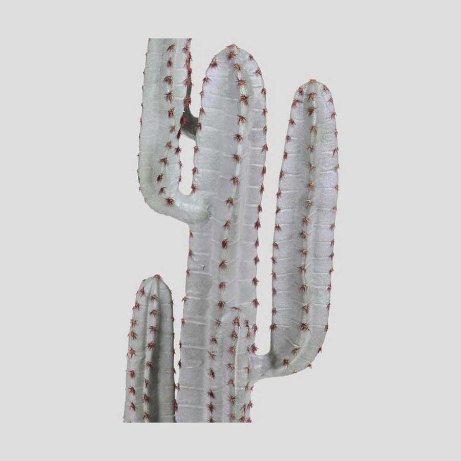 Élethű megjelenésű, 115 cm magas, hamvas szürke színű, mesterséges San Pedro kaktusz, fekete műanyag cserépben.