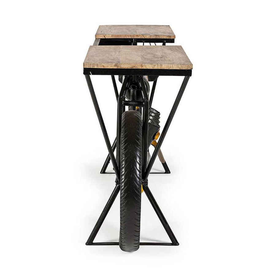 Korabeli versenymotor formájú, fa fedlapos antikolt fekete fém bortartós bárpult elölnézete.