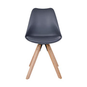 Skandináv stílusú, kagylóhéj formájú, natúr színű kaucsukfa, gumifa lábú, szürke színű műbőrrel teljesen kárpitozott műanyag étkezőszék szembenézeti képe 