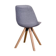 Skandináv stílusú, kagylóhéj formájú, világosszürke színű textillel kárpitozott étkezőszék, kaucsukfa lábakkal.