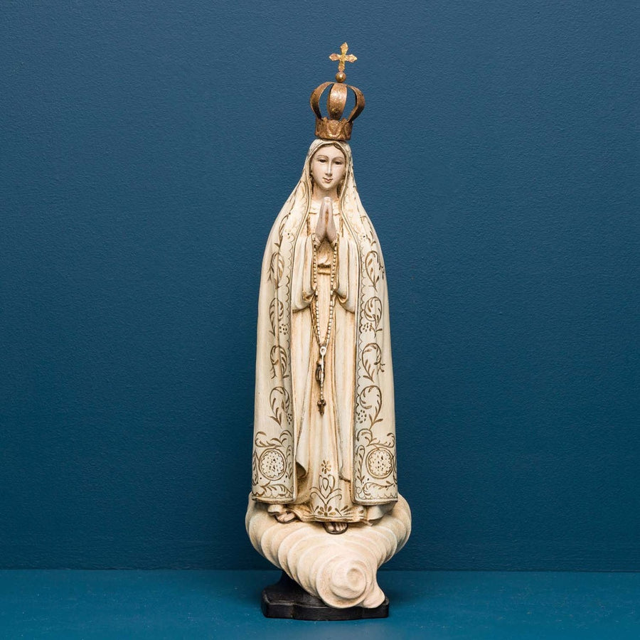 Fátimai Szűzanyát ábrázoló figura.