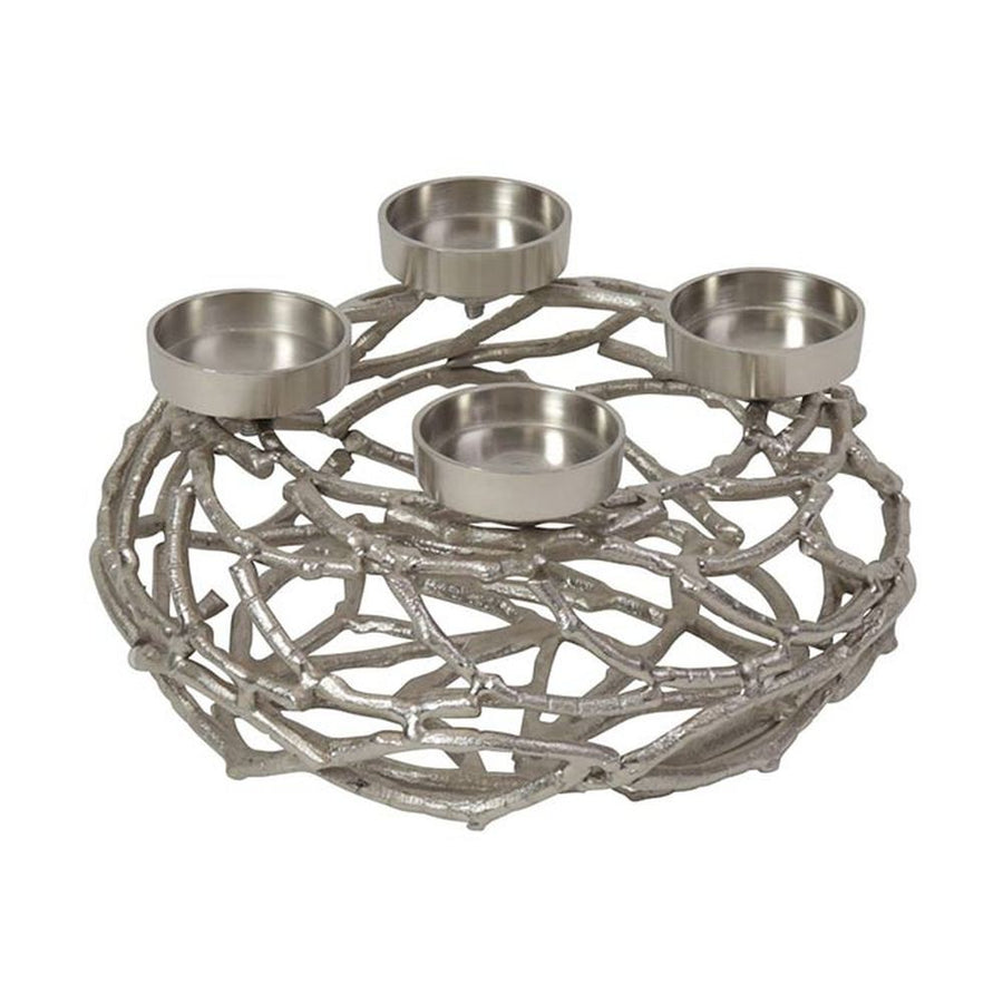 Alumíniumból készült, ezüstszínű adventi gyertyatartó koszorú.