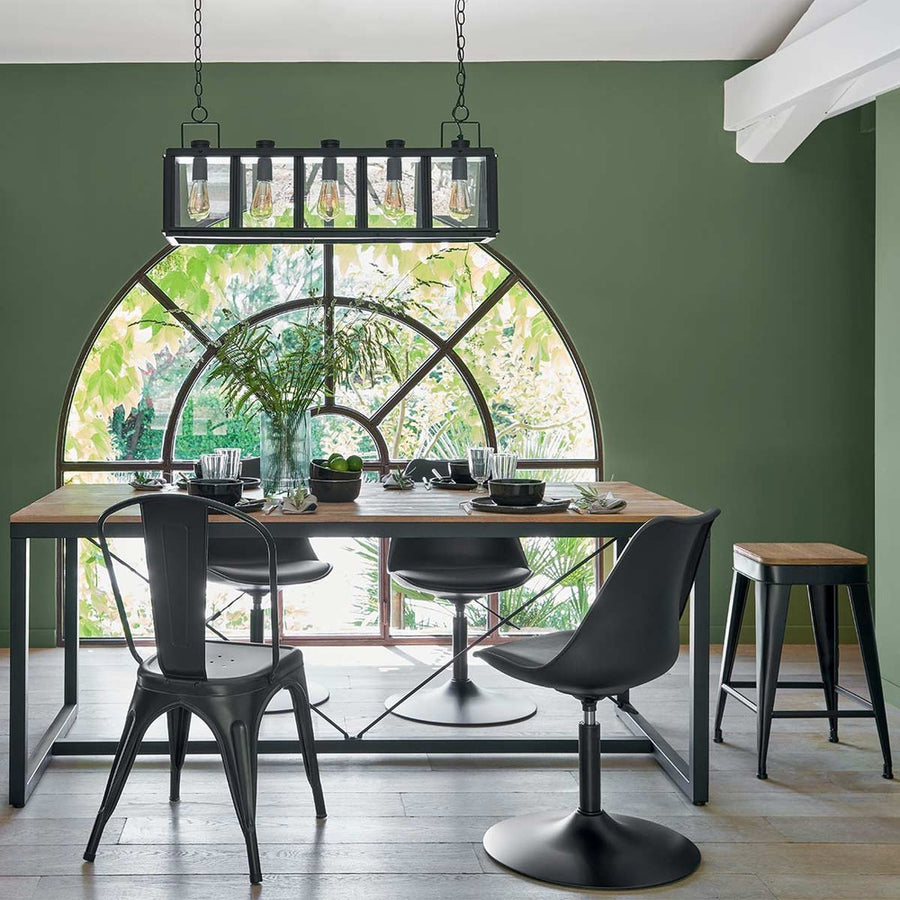 Ipari, loft stílusú, natúr színű fa ülőkével kialakított, fekete színű fém bárszék.