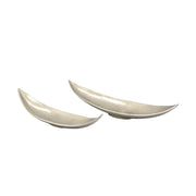 Csónak formájú, ezüst színű fémtál