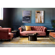 Modern, kortárs stílusú, fekete színű, nikkelezett acélból készült, kör alakú dohányzóasztal., kék színű modern szobában.