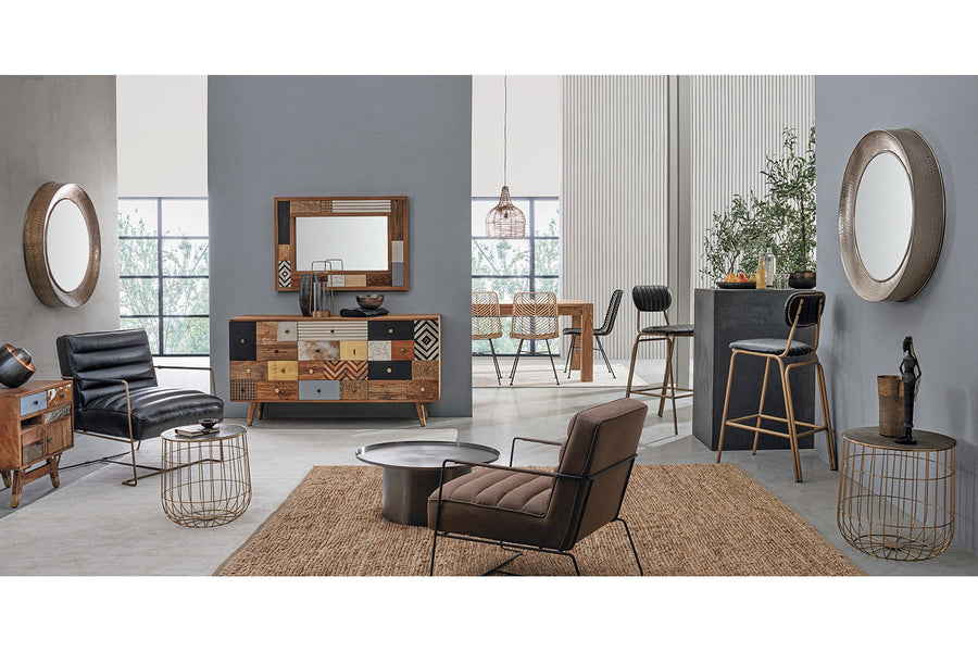 Antikolt felületű, arany színű, kör alakú fém tükör.