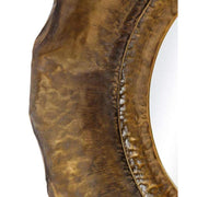 Szecessziós stílusú, antikolt felületű, óarany színű, kör alakú, kézműves fém falitükör közeli képe