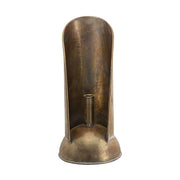 Antikolt felületű, rézszínű fémből készült, 16 cm átmérőjű és 35 cm magas, vidéki stílusú gyertyatartó.