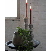 Antikolt felületű, fémből készült, fekete színű lerakó kisasztal.