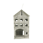 Antikolt felületű, szürke színű fémből készült, házikó formájú függeszthető karácsonyi mécsestartó.