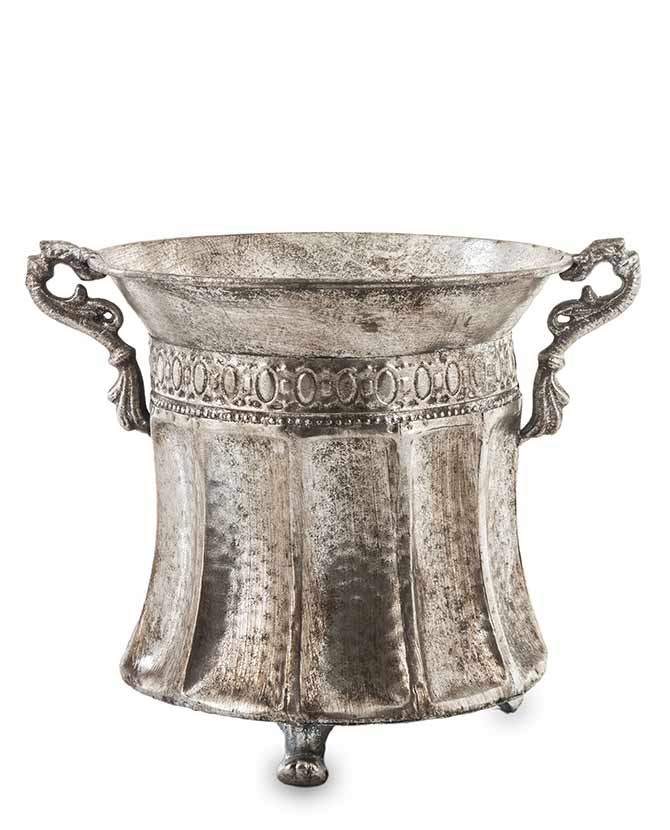 Patinás, antik ezüst színű, 29 cm magas, dombormintával díszített, lábakon álló fémkaspó