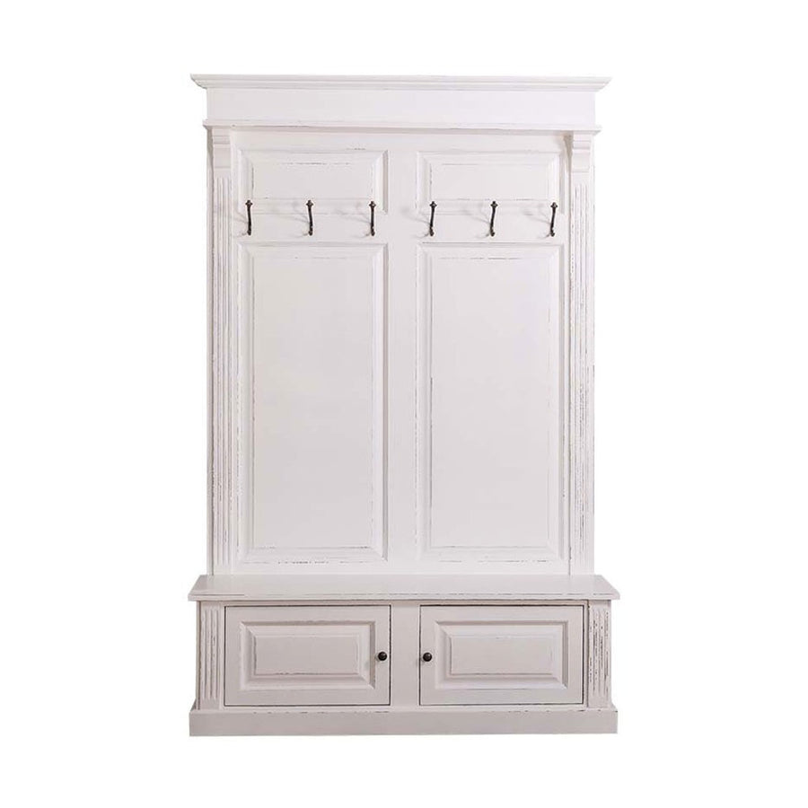 Fenyőfából készült előszobafal