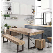 Loft stílusú konyhabelső előtérben a Garrett kollekció bútoraival.