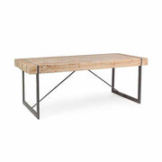 Skandináv stílusú, fenyőfából és fémből készült étkezőasztal.