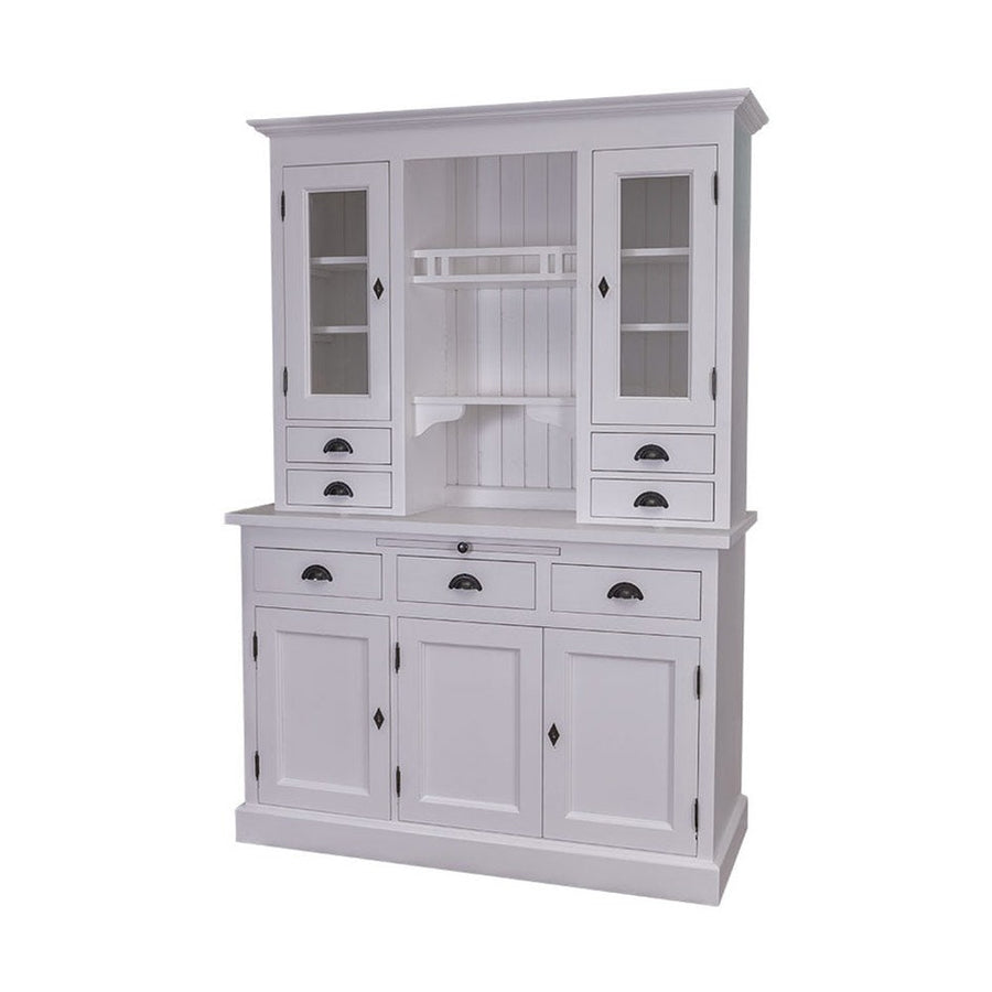 Tömör fenyőfából készült, 137 cm hosszú és 197 cm magas tálalószekrény