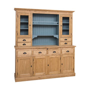 Tömör fenyőfából készült, 179 cm hosszú és 197 cm magas tálalószekrény