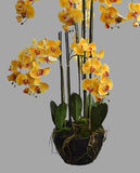 Sárga színű mű orchidea, mesterséges földlabdában.