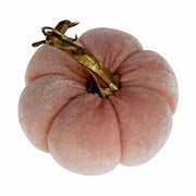 Pink színű bársonyból készült dekorációs dísztök.