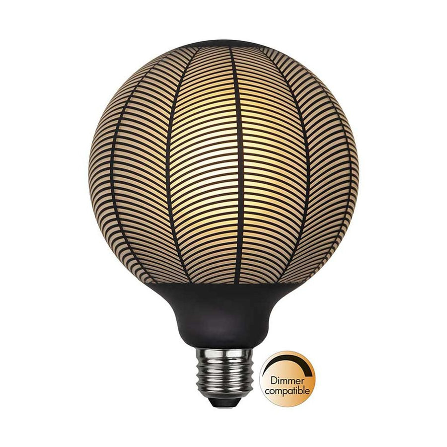 Graphic Pine dekorációs izzó. Meleg fehér fényű LED dekorációs izzó, opálos üveggel és matt fekete színű grafikai mintával