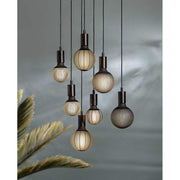 A GRAPHIC dekor izzók jellegzetessége az opálos üvegfelületeiket díszítő, matt fekete színű dekoratív grafikai minták alkalmazása