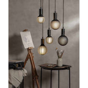 Graohic Diamond dekorációs izzó. Meleg fehér fényű LED dekorációs izzó, opálos üveggel és matt fekete színű grafikai mintával