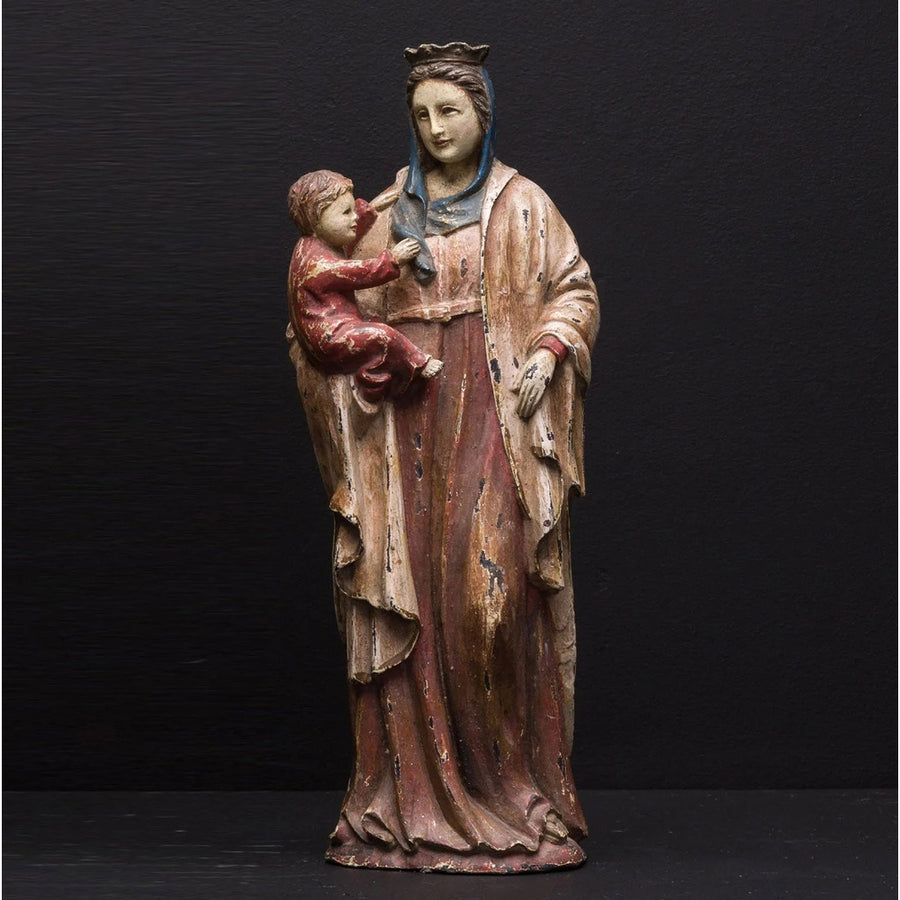 Gyógyító Szűzanyát ábrázoló figura.