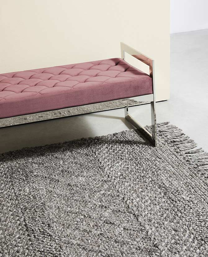 Barna szőnyeg, modern bársony paddal.