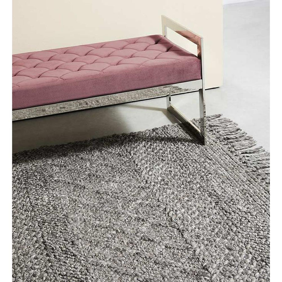 Barna szőnyeg, modern bársony paddal.