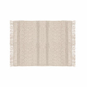 Bézs színű rojtos szélű szőnyeg.