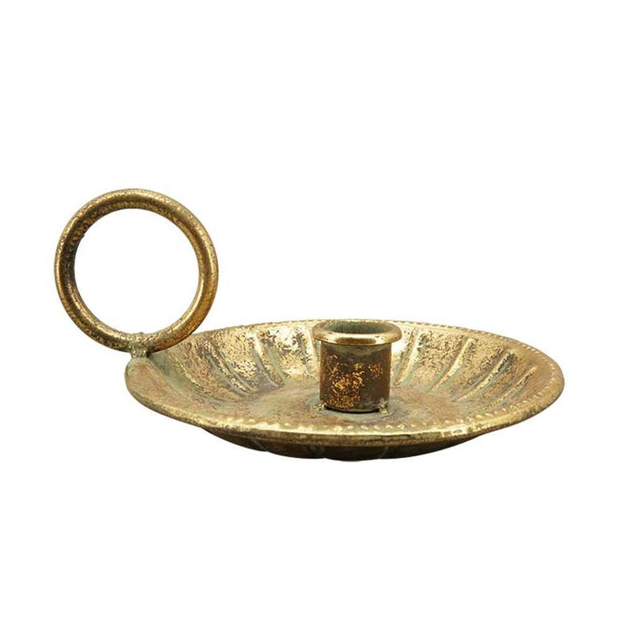 Antikolt felületű, aranyszínű fémből készült, vidéki stílusú hordozható gyertyatartó.