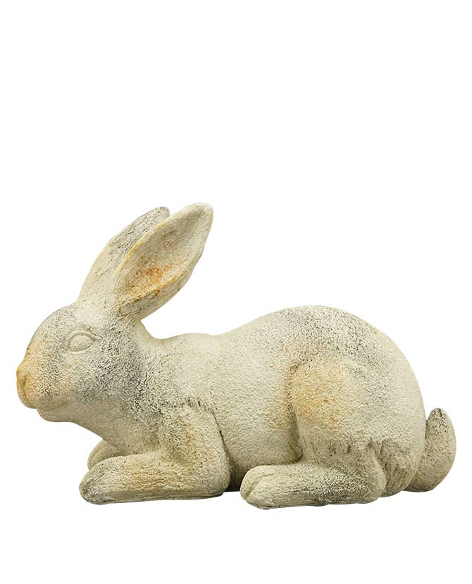 Rusztikus vidéki stílusú, 22 cm hosszú és 15 cm magas, antikolt felületű, krém színű húsvéti nyuszi figura.
