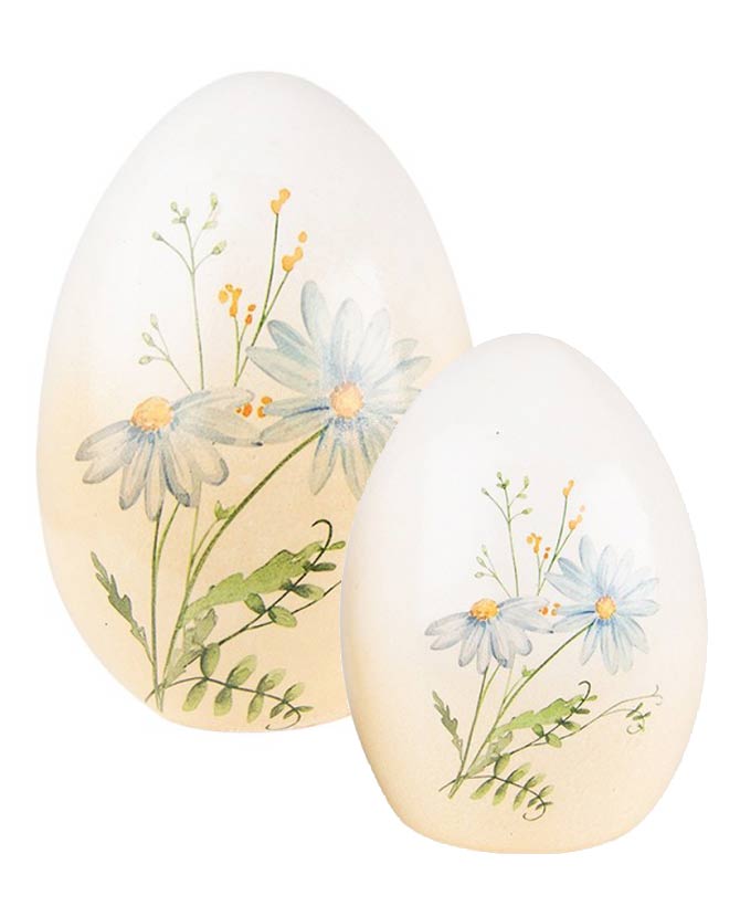 Mezei virágokkal díszíttetett húsvéti kerámia tojás.