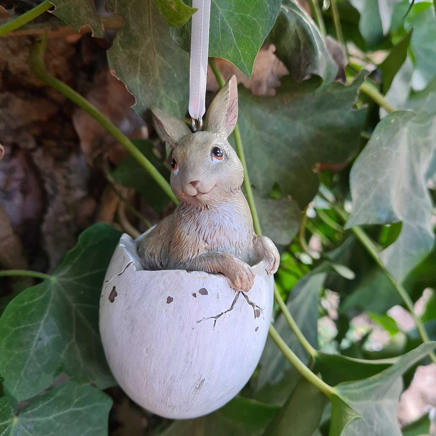 Vintage stílusú,, függeszthető húsvéti nyuszi figura tojáshéjban.