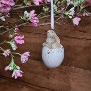 Vintage stílusú,, függeszthető húsvéti nyuszi figura tojáshéjban.