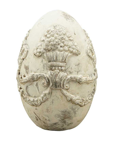Vidéki vintage stílusú, patinás felületű, antik krém színű, dombormintákkal díszített 15 cm magas húsvéti  tojás