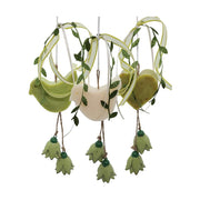 Prémium minőségű, függeszthető, 25 cm magas (+ akasztó), exkluzív megjelenésű, madár alakú, illatos kézműves szappan dekoráció, zöld színű fém tulipánokkal 