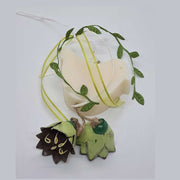 Prémium minőségű, függeszthető, 25 cm magas (+ akasztó), exkluzív megjelenésű, madár alakú, illatos kézműves szappan dekoráció, zöld színű fém tulipánokkal 