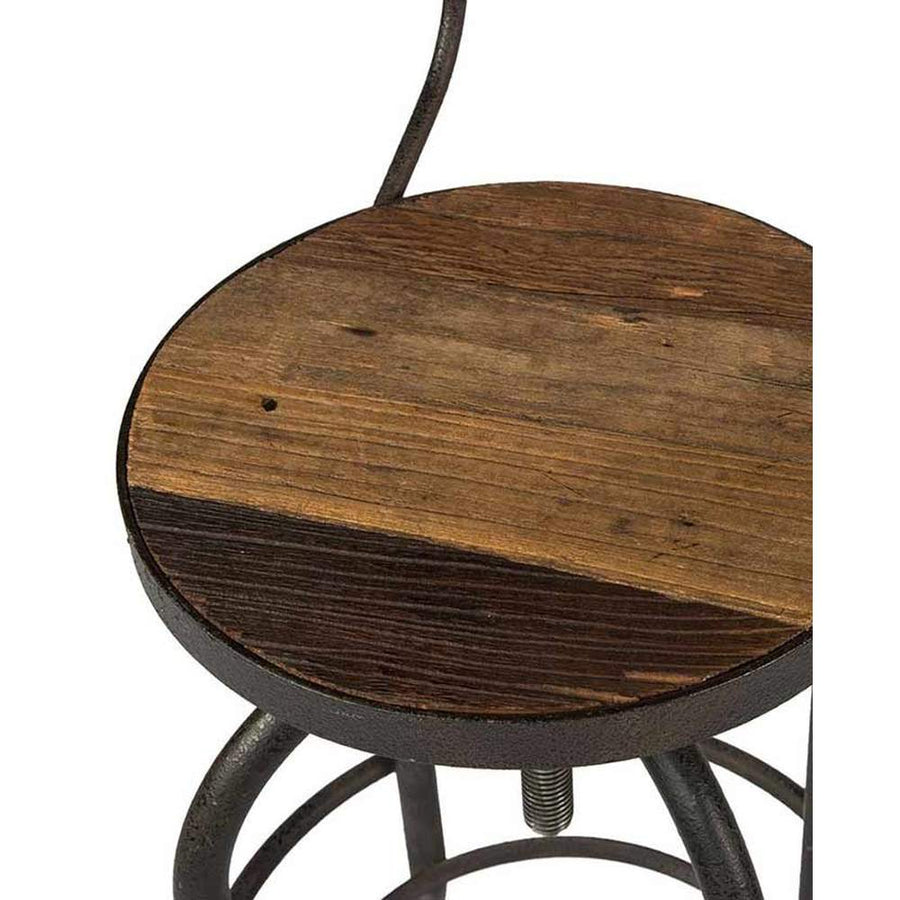 Ipari stílusú, újrahasznosított fenyőfából és vasból készült, állítható ülésmagasságú háttámlás bárszék.