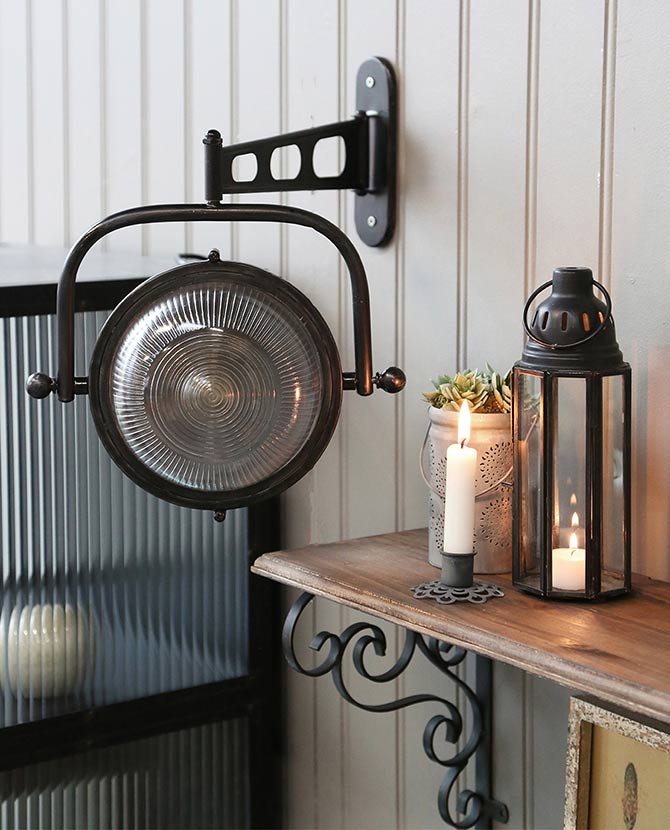 Loft és ipari stílusú bordázott üvegű, antik fekete színű fali lámpa, falikar.