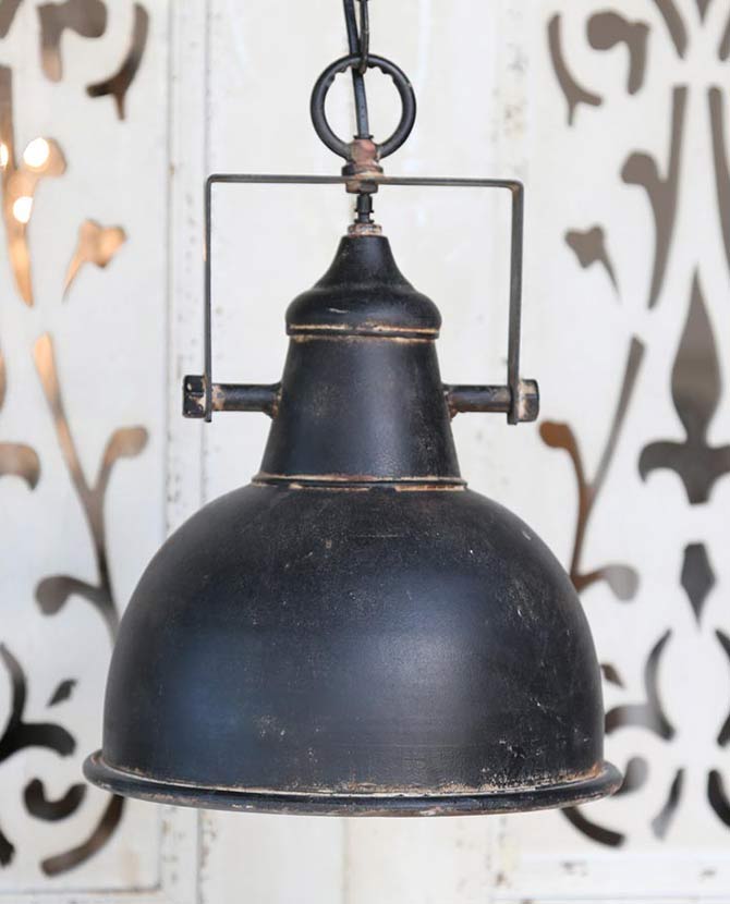 Industrial, loft stílusú fekete régies antikolt felületű ipari fém függeszték lámpa.