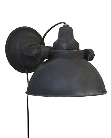 Ipari loft stílusú, antik fekete színű, patinás felületű, kapcsolóval ellátott kézműves falilámpa