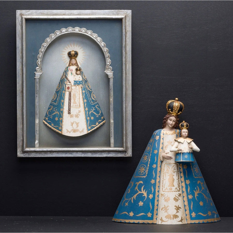 Irgalmas Szűzanyát ábrázoló figura.