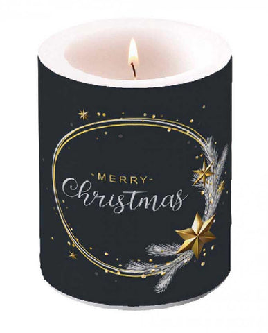 Glamour stílusú, elegáns megjelenésű, "Merry Christmas" feliratú, aranyszínű gyűrűvel és csillagokkal díszített, extra minőségű, fekete színű átvilágítós karácsonyi tömbgyertya a "Wishing Ring Black" kollekcióból