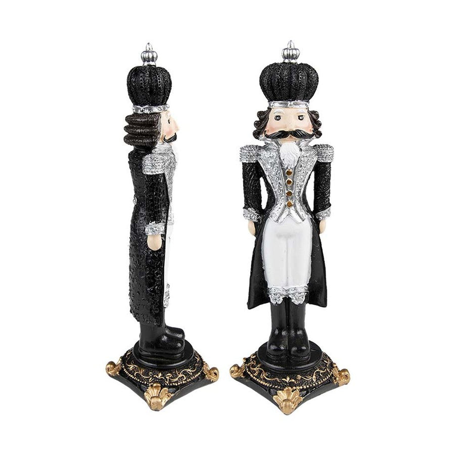 Barokkos díszítésű, 24 cm magas, díszes talapzaton álló, fekete és ezüst színű karácsonyi diótörő figura.